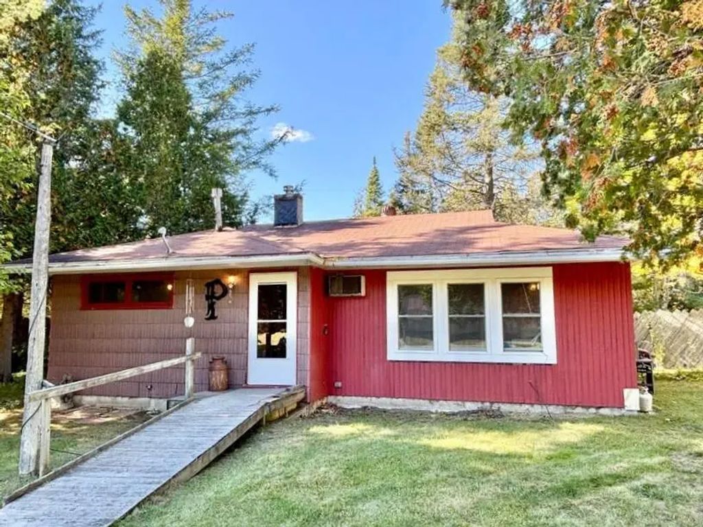 17331 E South Caribou Lake Road, De Tour Village