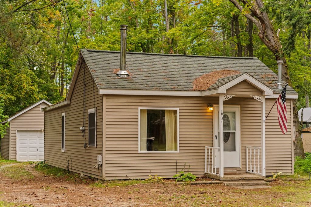 1934 John Street, Gaylord