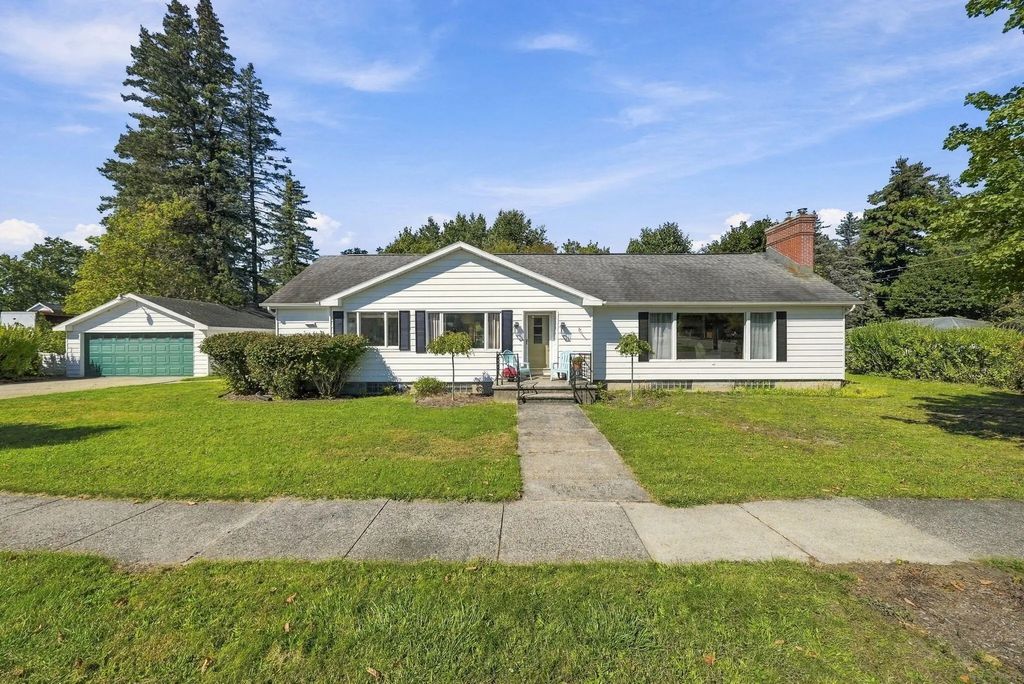 909 Brooks Street, Roscommon