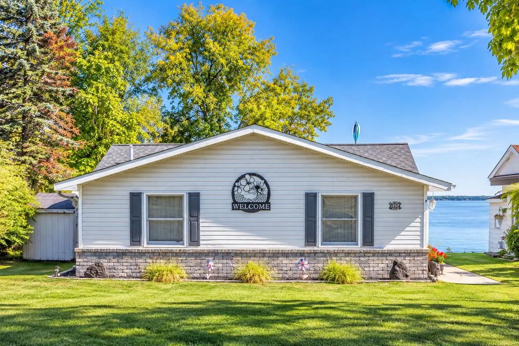 6104 W Houghton Lake Drive, Houghton Lake