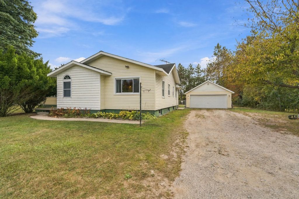 2826 Vanyea Road, Cheboygan