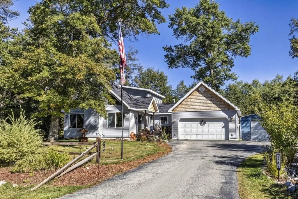 11351 Burton Way, Roscommon