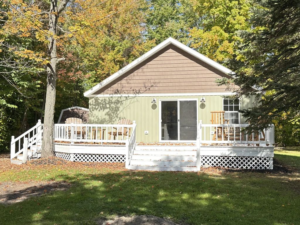 124 Mary Road, Houghton Lake