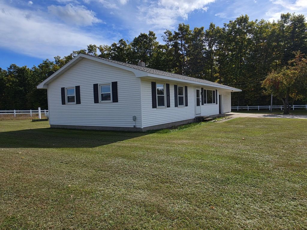 7506 Church Road, Cheboygan