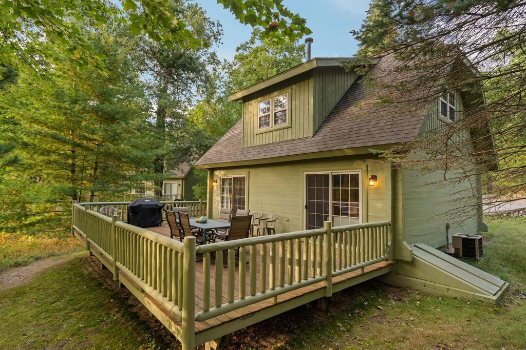 850 Golf Cottage Drive, Lewiston