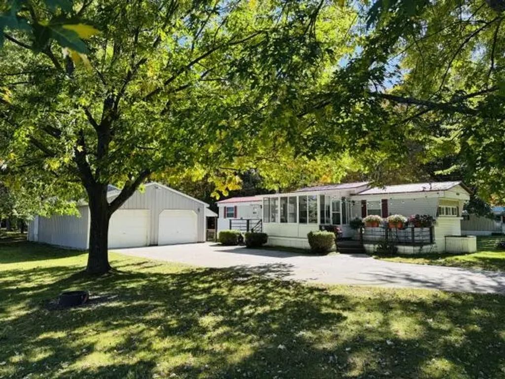 4844 N Higgins Lake Road, Houghton Lake