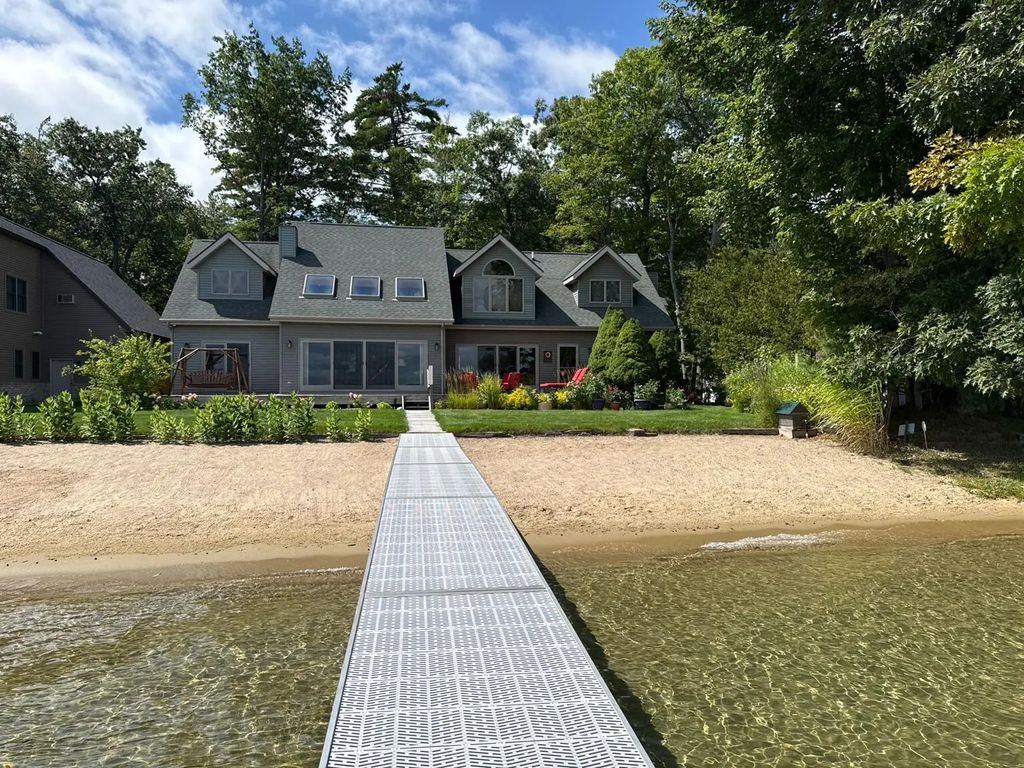 238 Lakeshore Drive, Roscommon