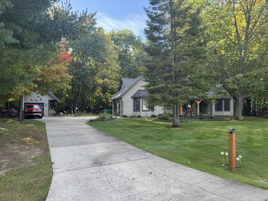 1601 Lake James Drive, Prudenville