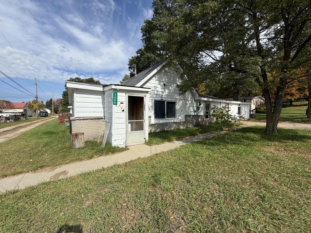 7406 N Charles Street, Frederic