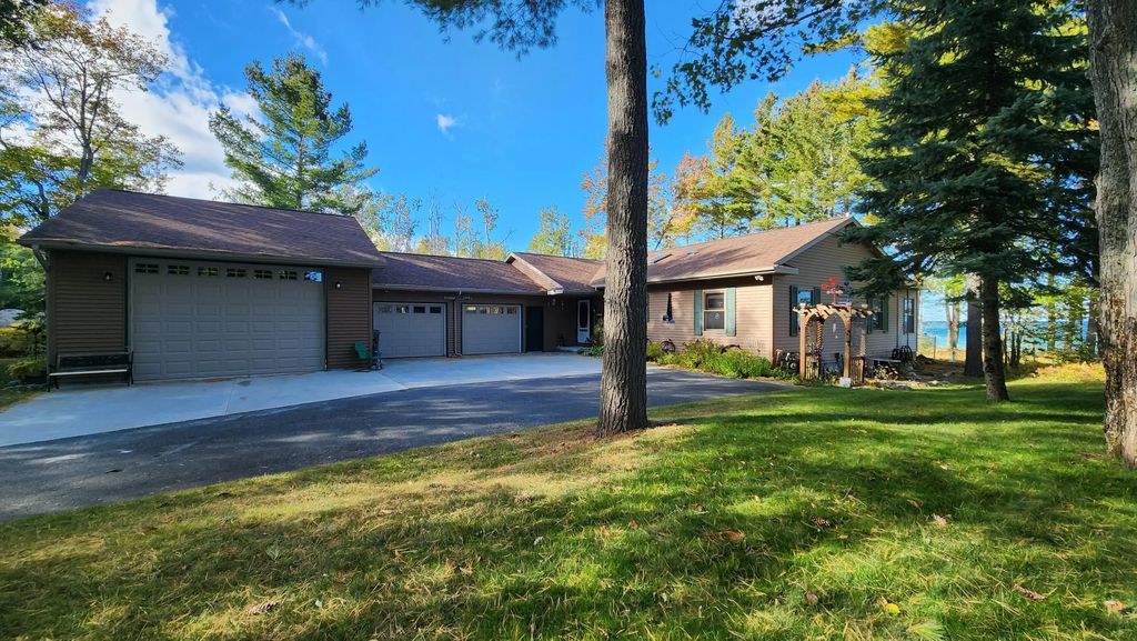 9817 Highbanks Drive, Cheboygan
